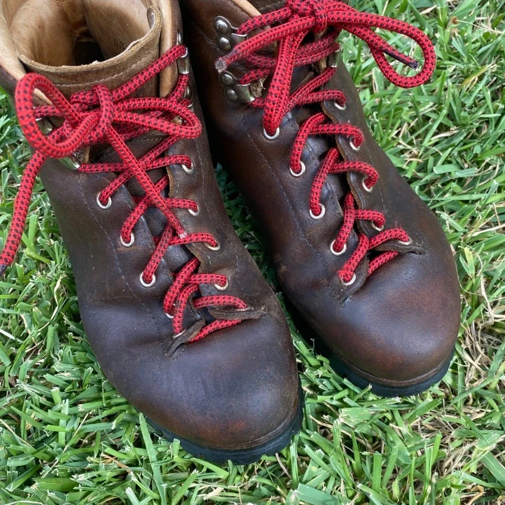 Vasque Vintage Brown Leather Hiking Boots Mens 8.5 Red Laces 7515 Lug Sole